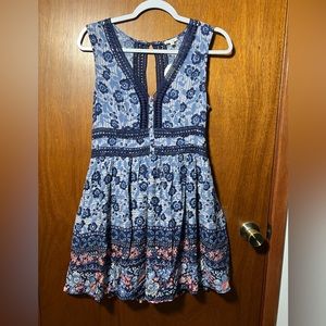 En Crème size M NWT blue floral sleeveless dress
